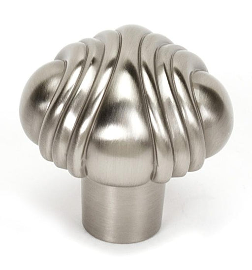 Venetian 1 1/4" Knob